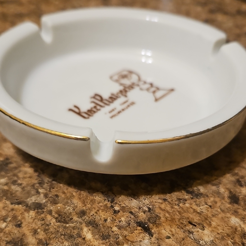 Karl Ratzsch's White Ceramic Ashtray - Picture 5 of 8